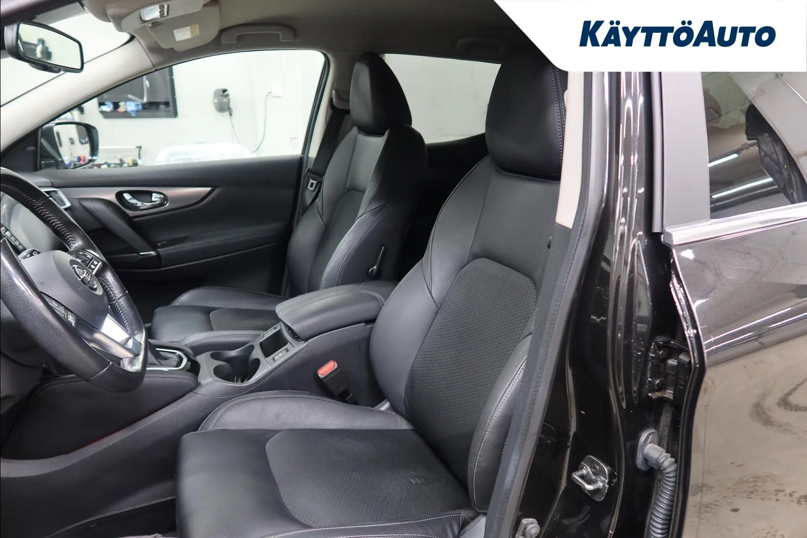 Nissan Qashqai BXX-271 carousel image