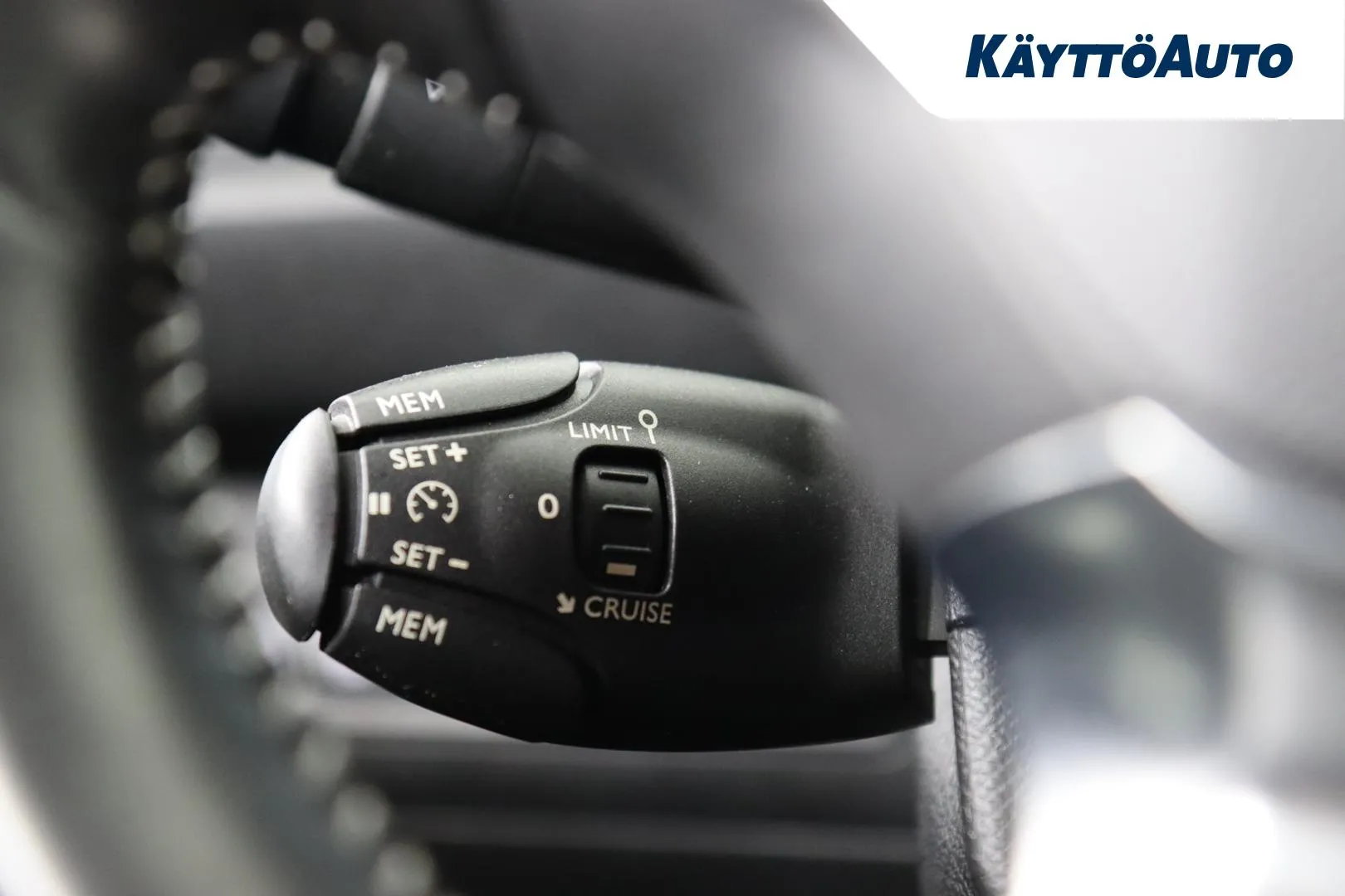 Peugeot 308 MMK-932 carousel image