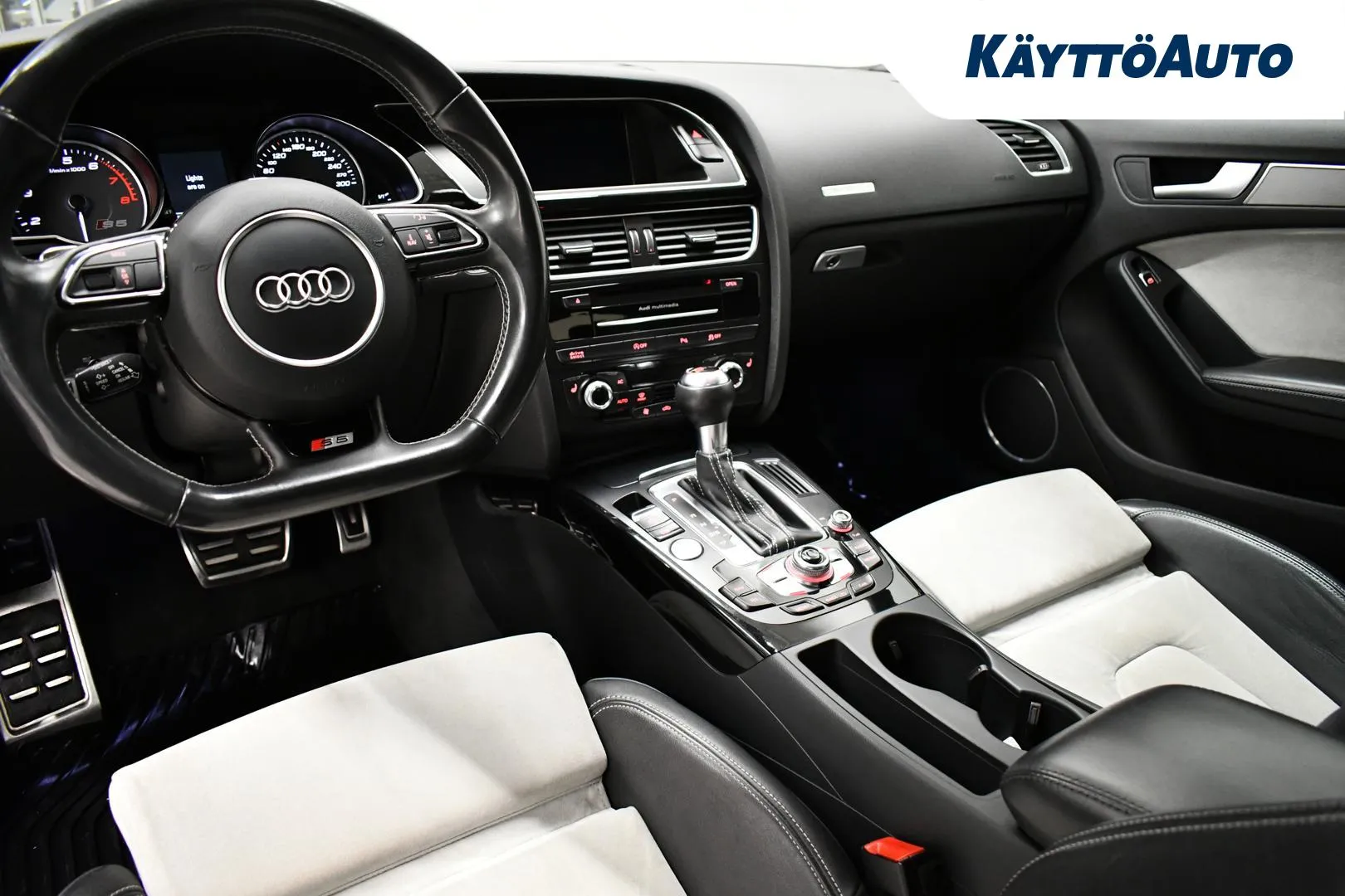 AUDI S5 LUZ-476 carousel image