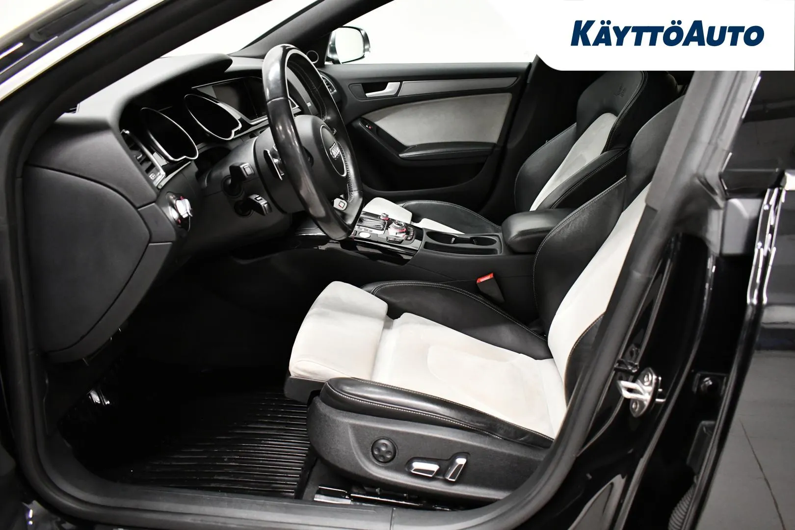 AUDI S5 LUZ-476 carousel image