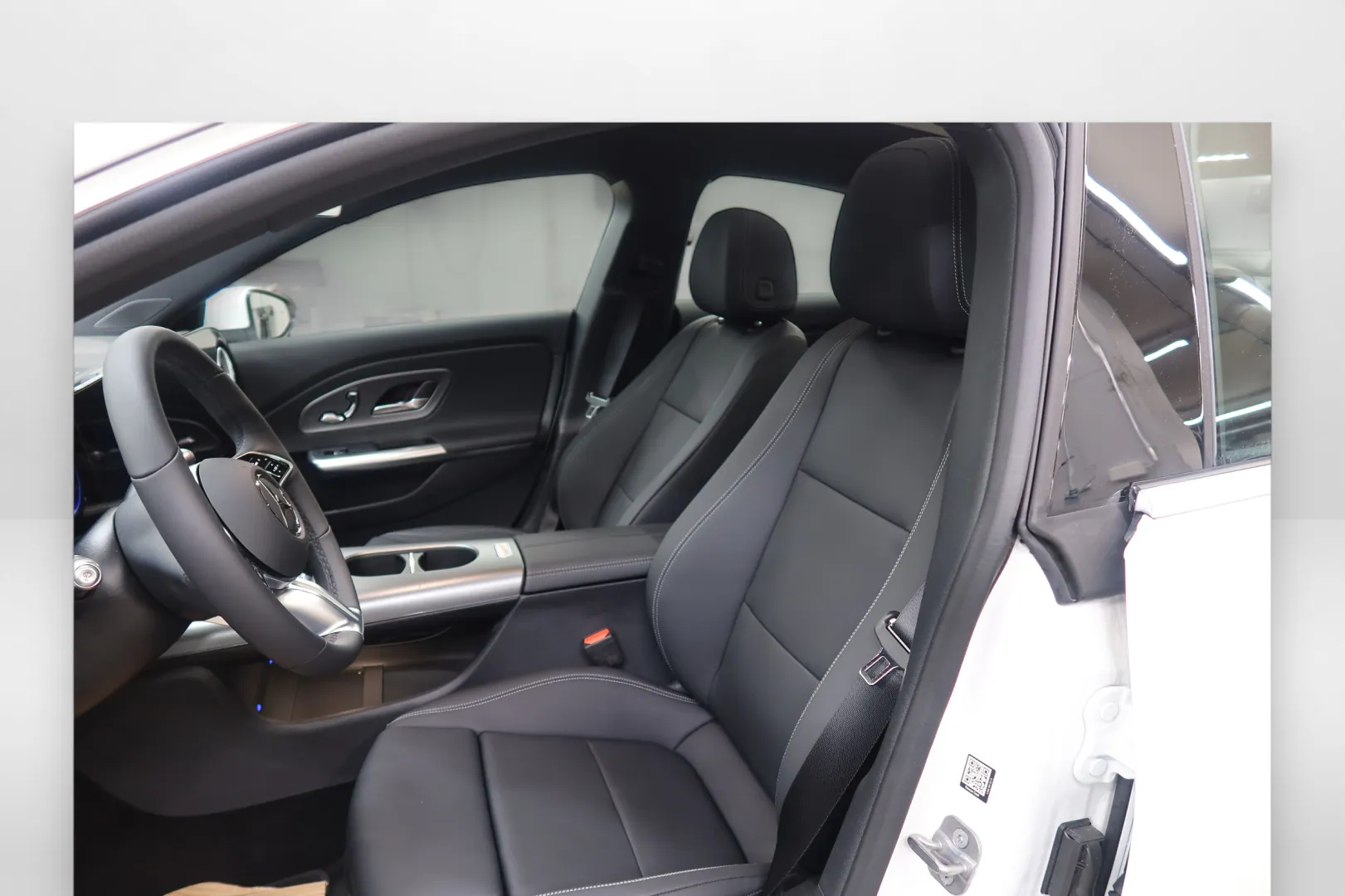 Mercedes-Benz CLA IPB-830 carousel image