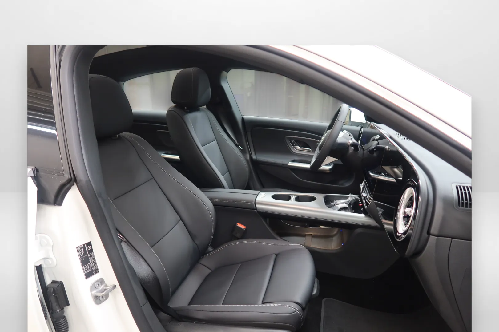 Mercedes-Benz CLA IPB-830 carousel image