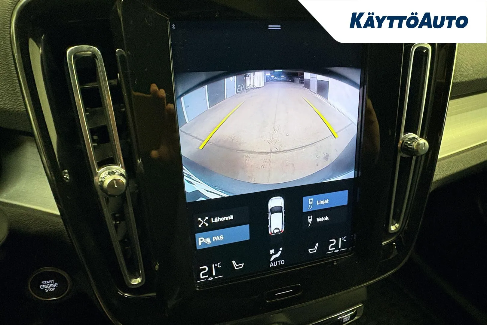 VOLVO XC40 ZOA-327 carousel image