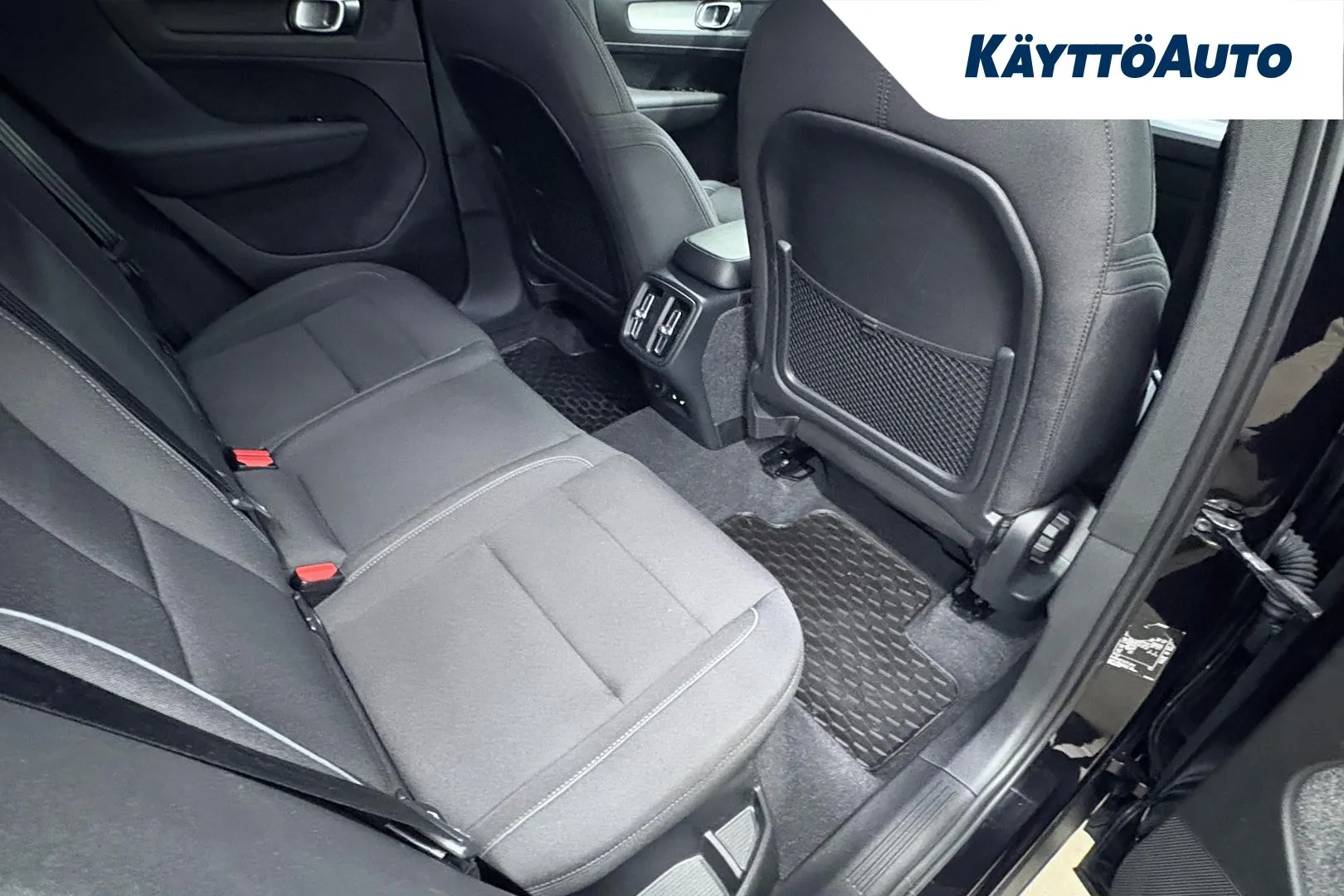 VOLVO XC40 ZOA-327 carousel image