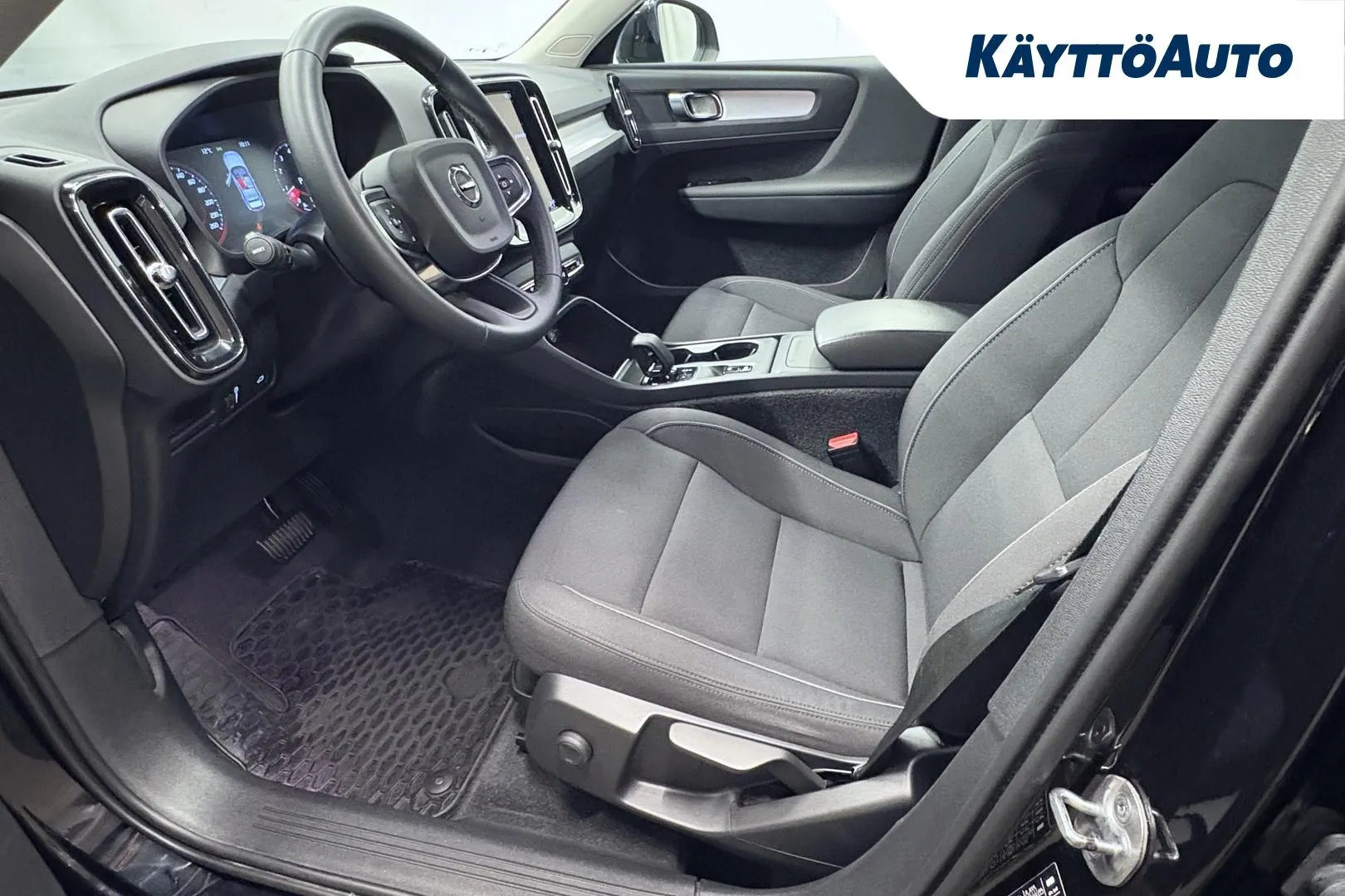 VOLVO XC40 ZOA-327 carousel image