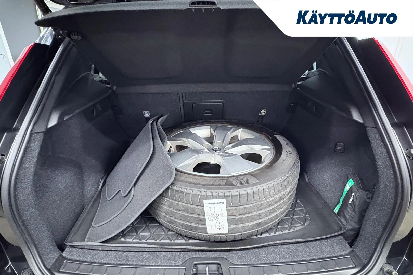 VOLVO XC40 ZOA-327 carousel image