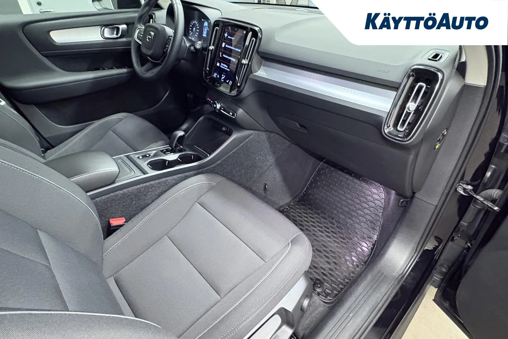 VOLVO XC40 ZOA-327 carousel image