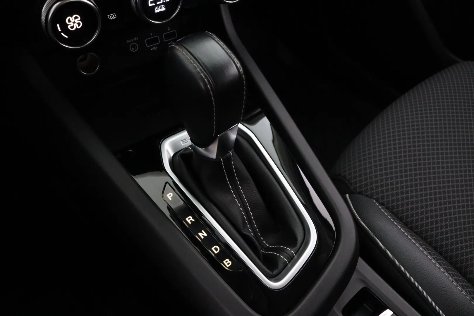 Renault Arkana MOC-928 carousel image