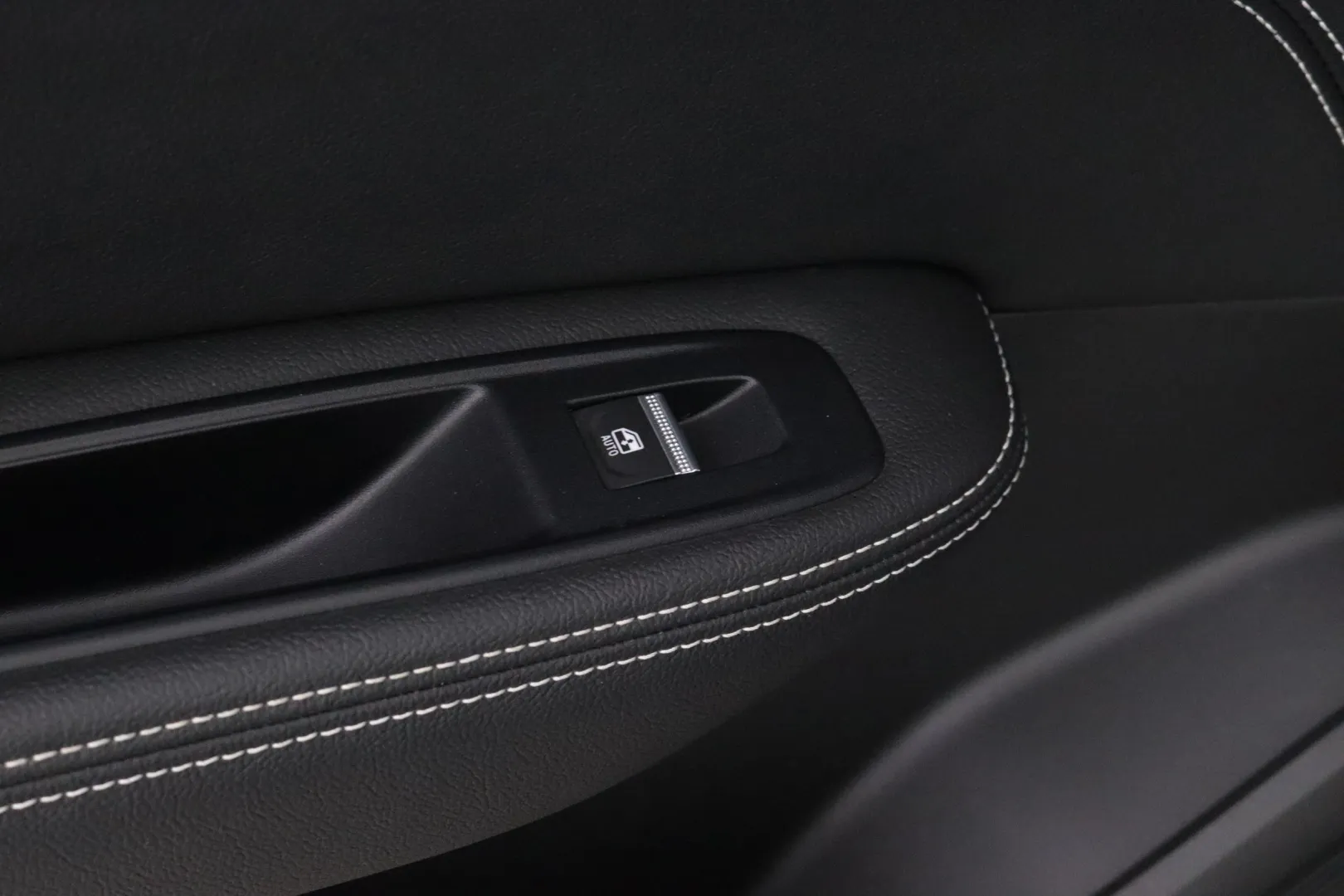 Renault Arkana MOC-928 carousel image