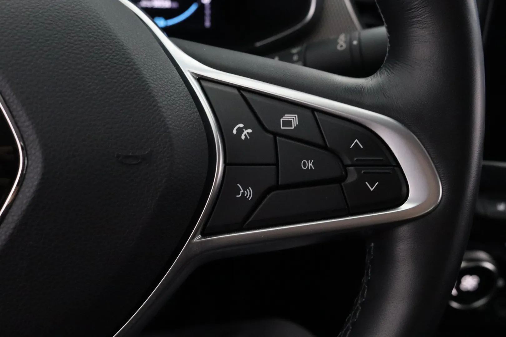 Renault Arkana MOC-928 carousel image