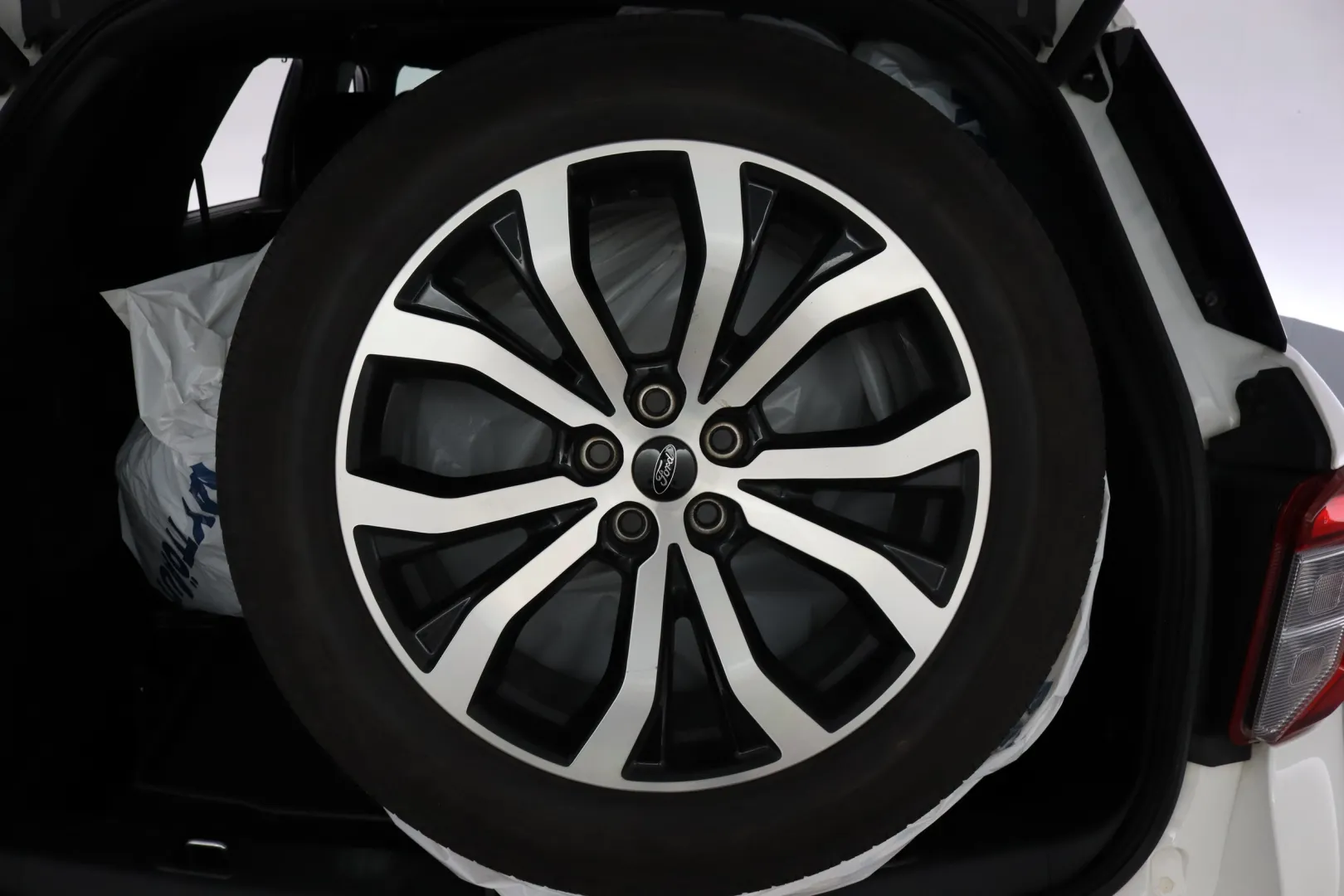 FORD Explorer KUH-707 carousel image