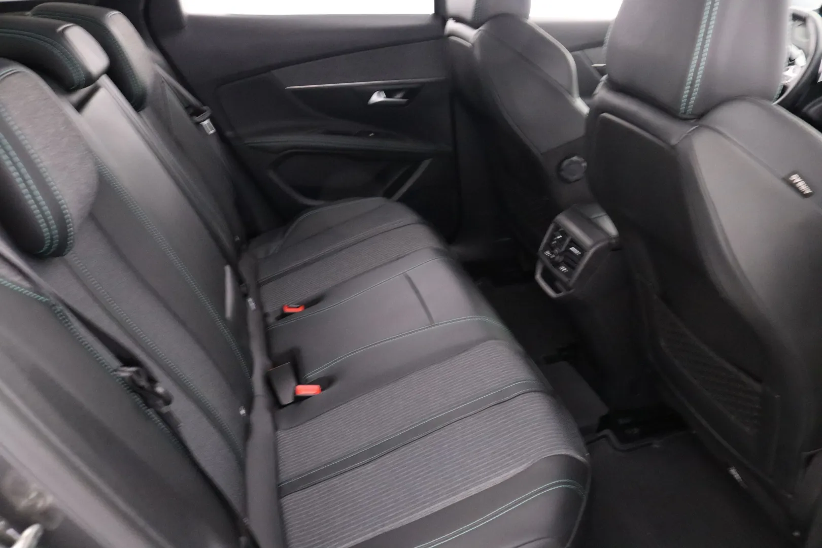 PEUGEOT 3008 SZE-848 carousel image