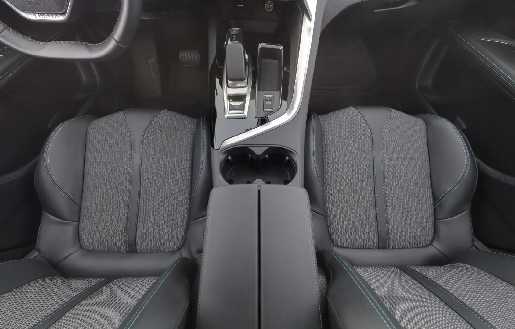 PEUGEOT 3008 SZE-848 carousel image