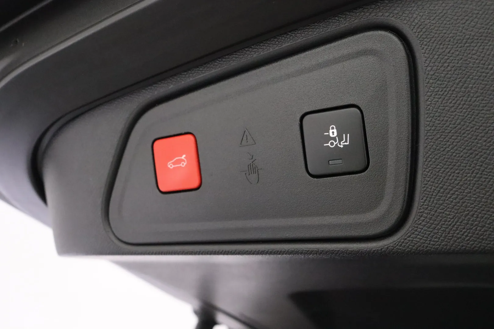 PEUGEOT 3008 SZE-848 carousel image