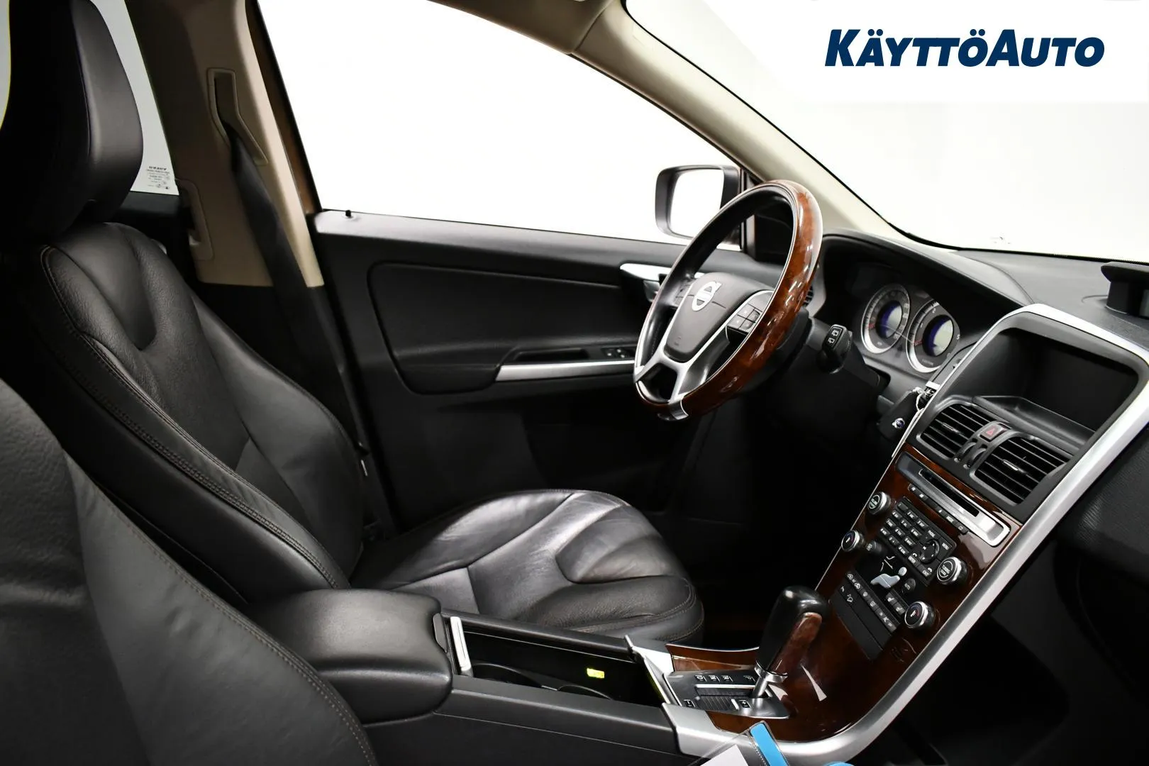 VOLVO XC60 CTI-207 carousel image