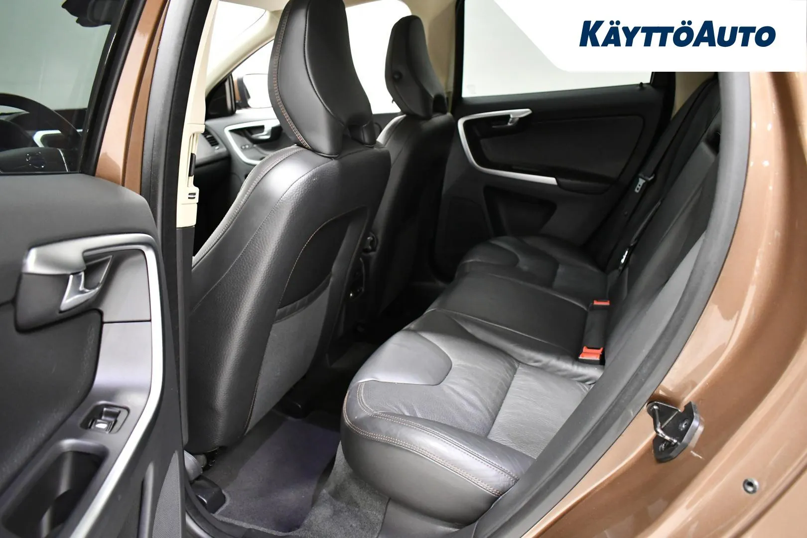 VOLVO XC60 CTI-207 carousel image