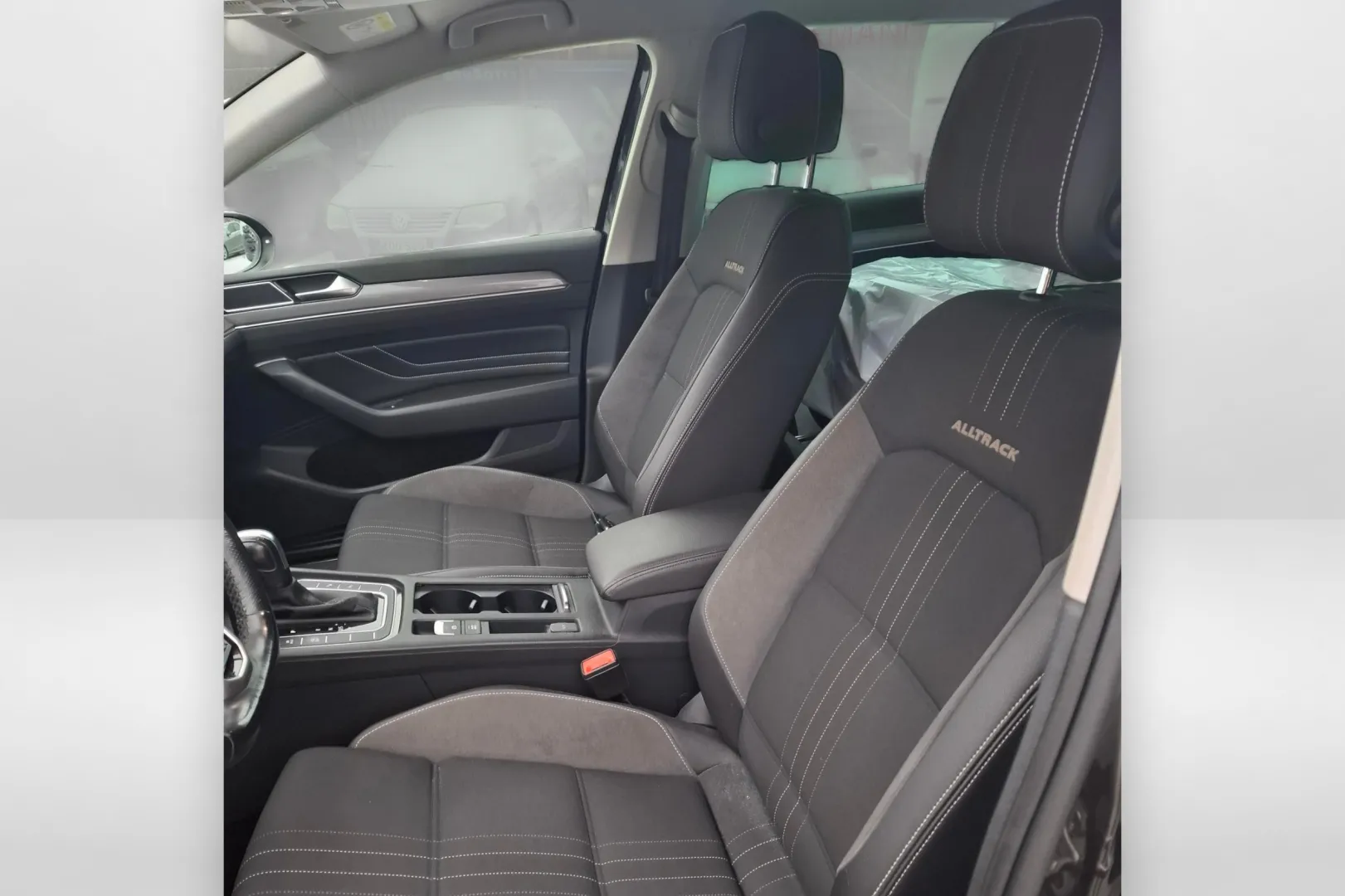 Volkswagen Passat GNP-798 carousel image