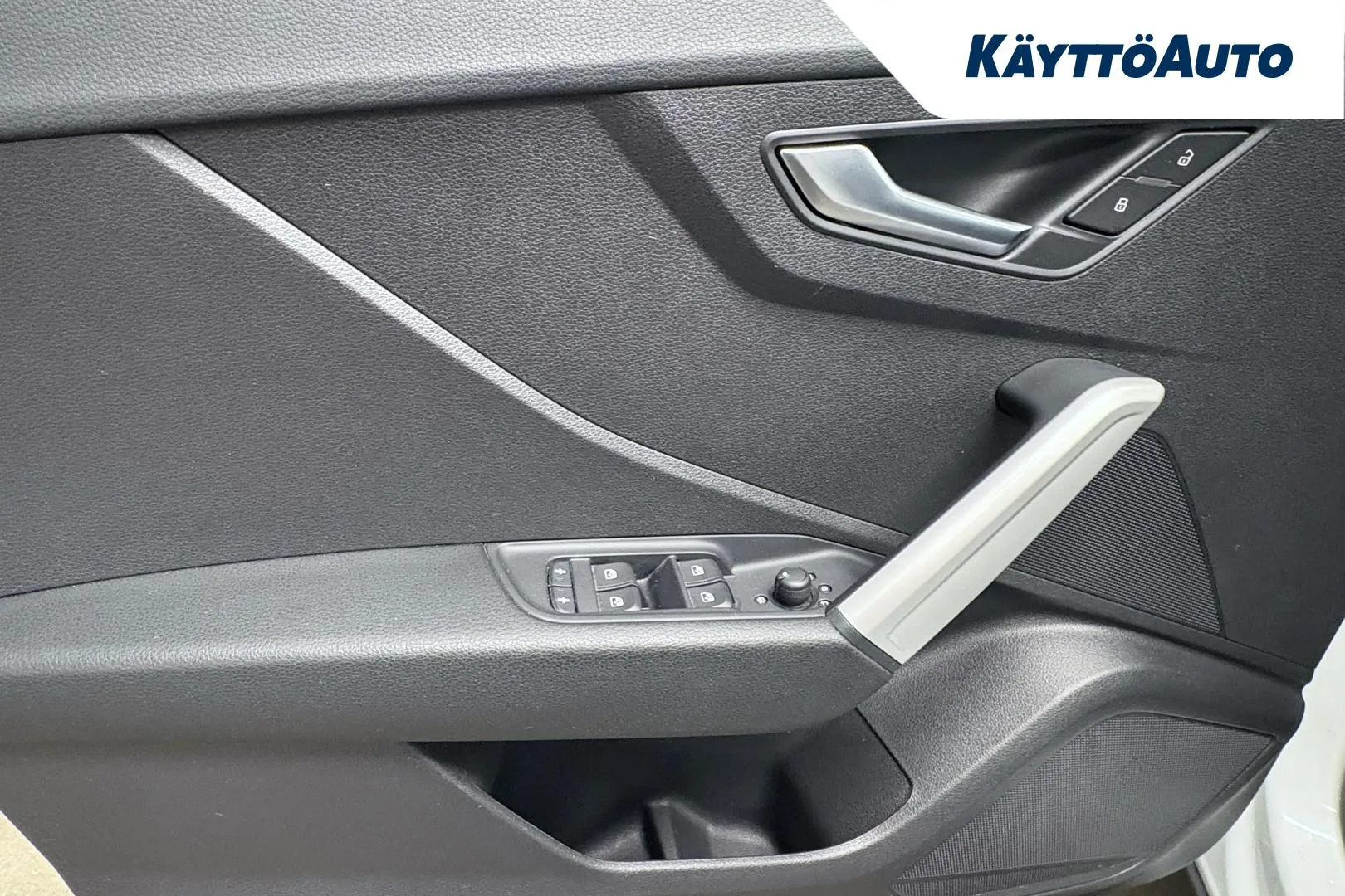 AUDI Q2 XVS-393 carousel image