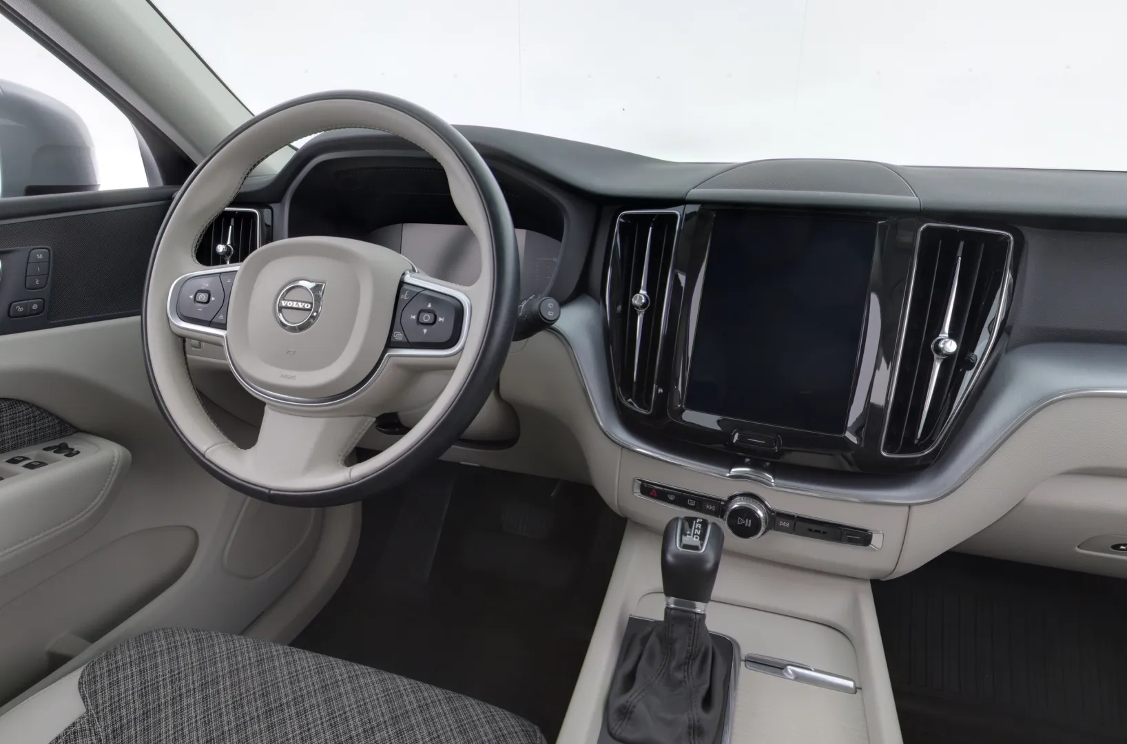 VOLVO XC60 RTX-725 carousel image