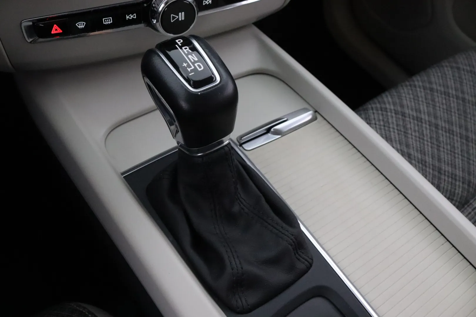 VOLVO XC60 RTX-725 carousel image