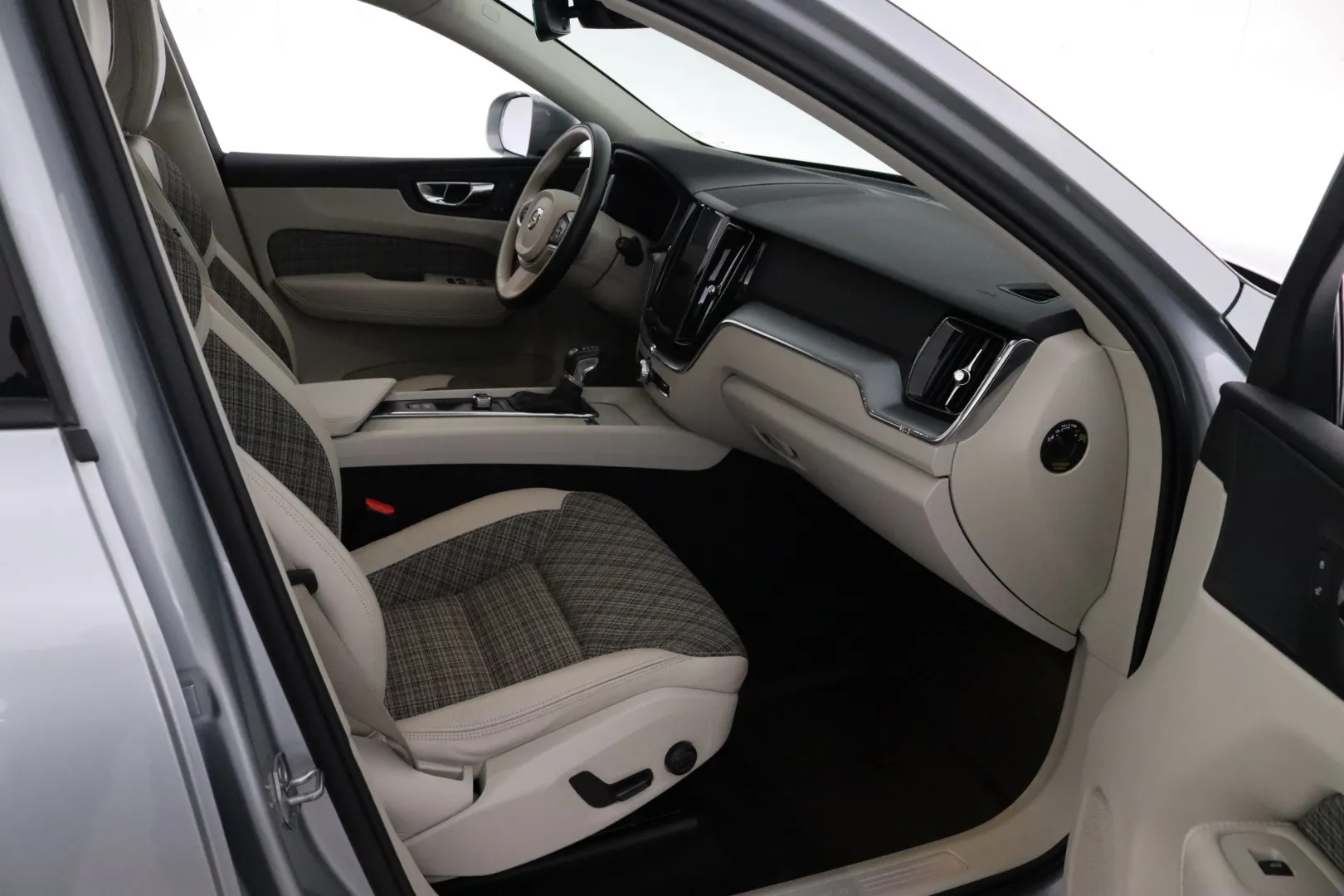 VOLVO XC60 RTX-725 carousel image