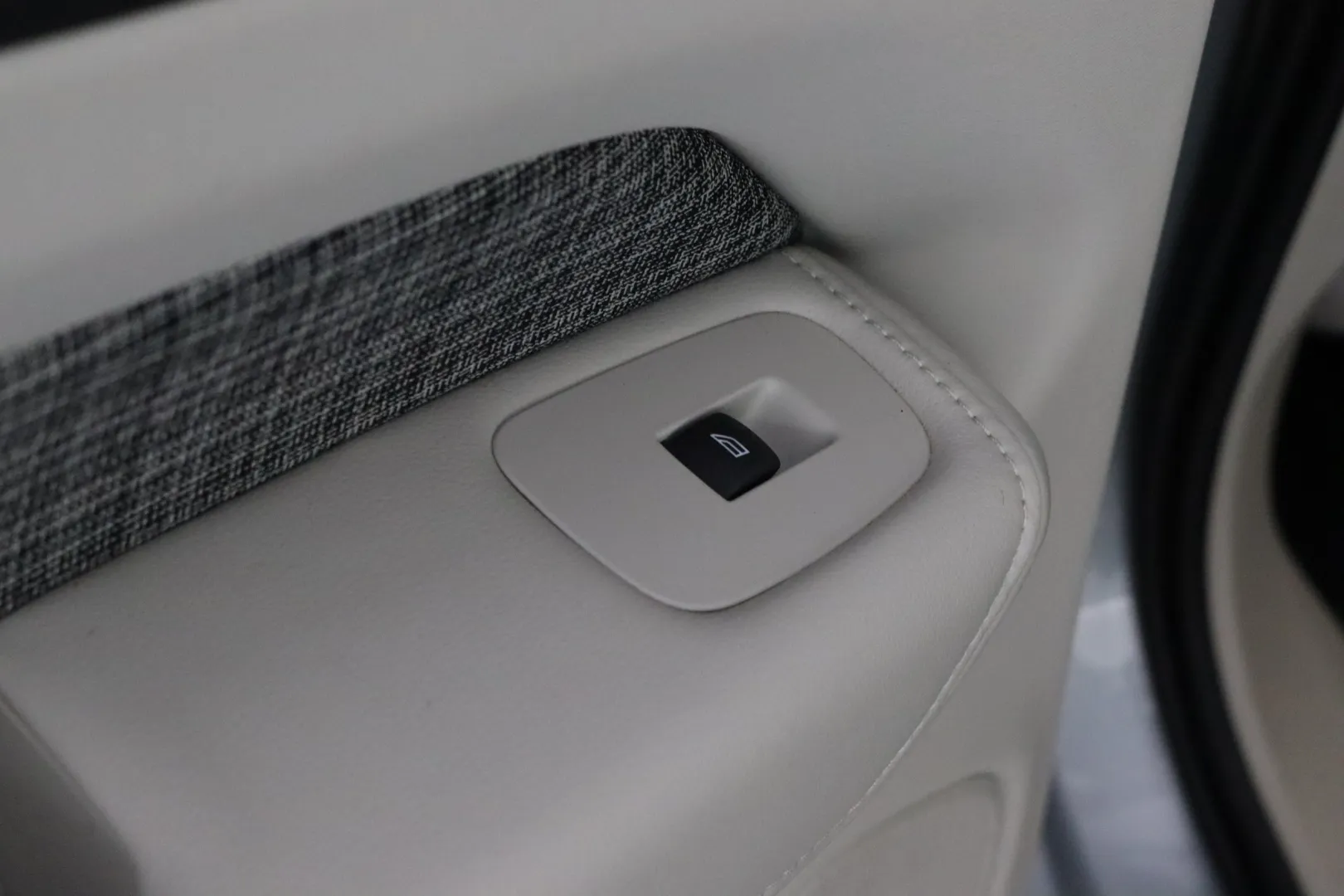 VOLVO XC60 RTX-725 carousel image