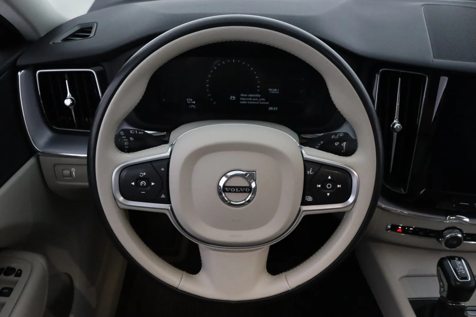 VOLVO XC60 RTX-725 carousel image