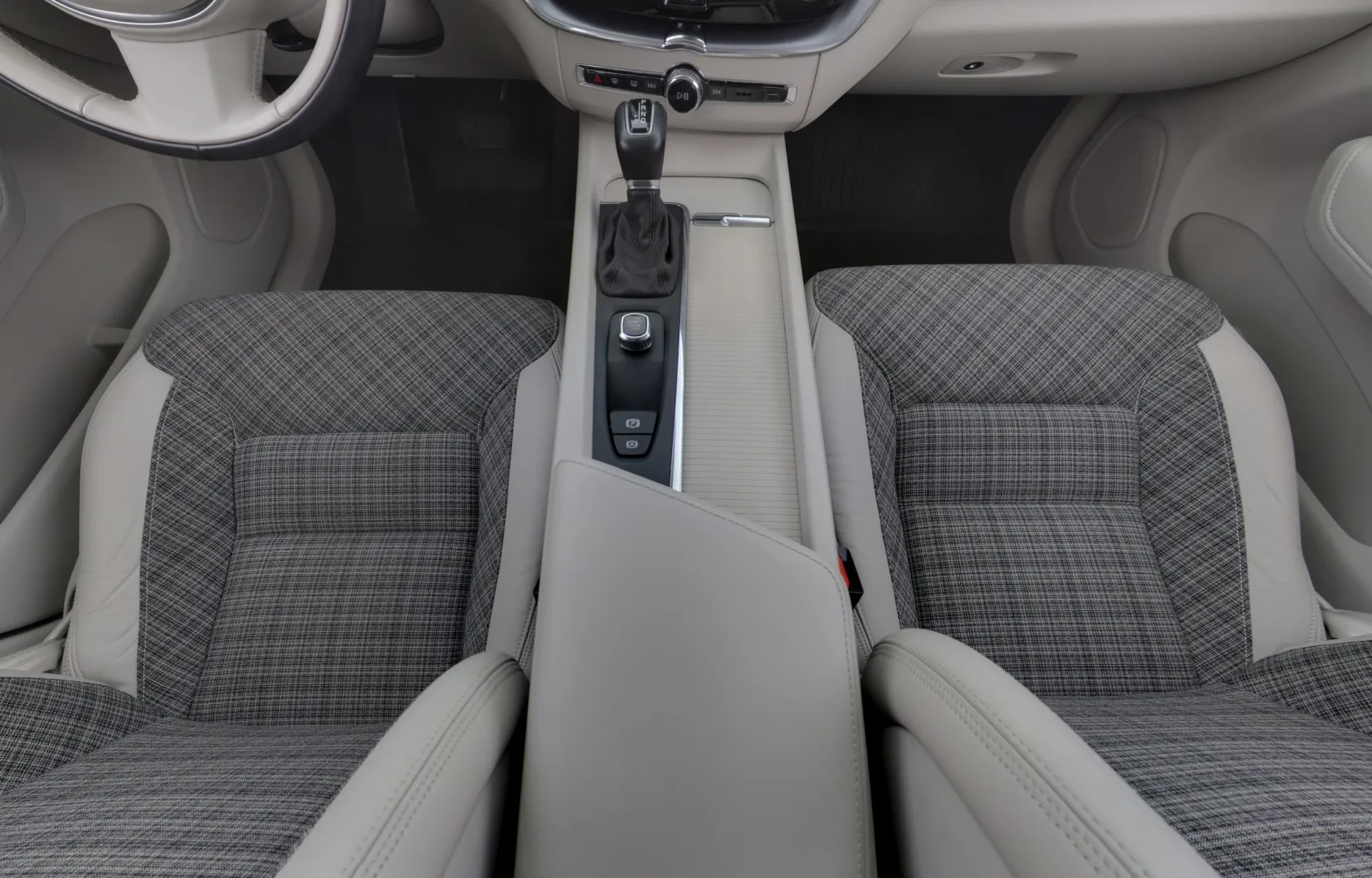 VOLVO XC60 RTX-725 carousel image