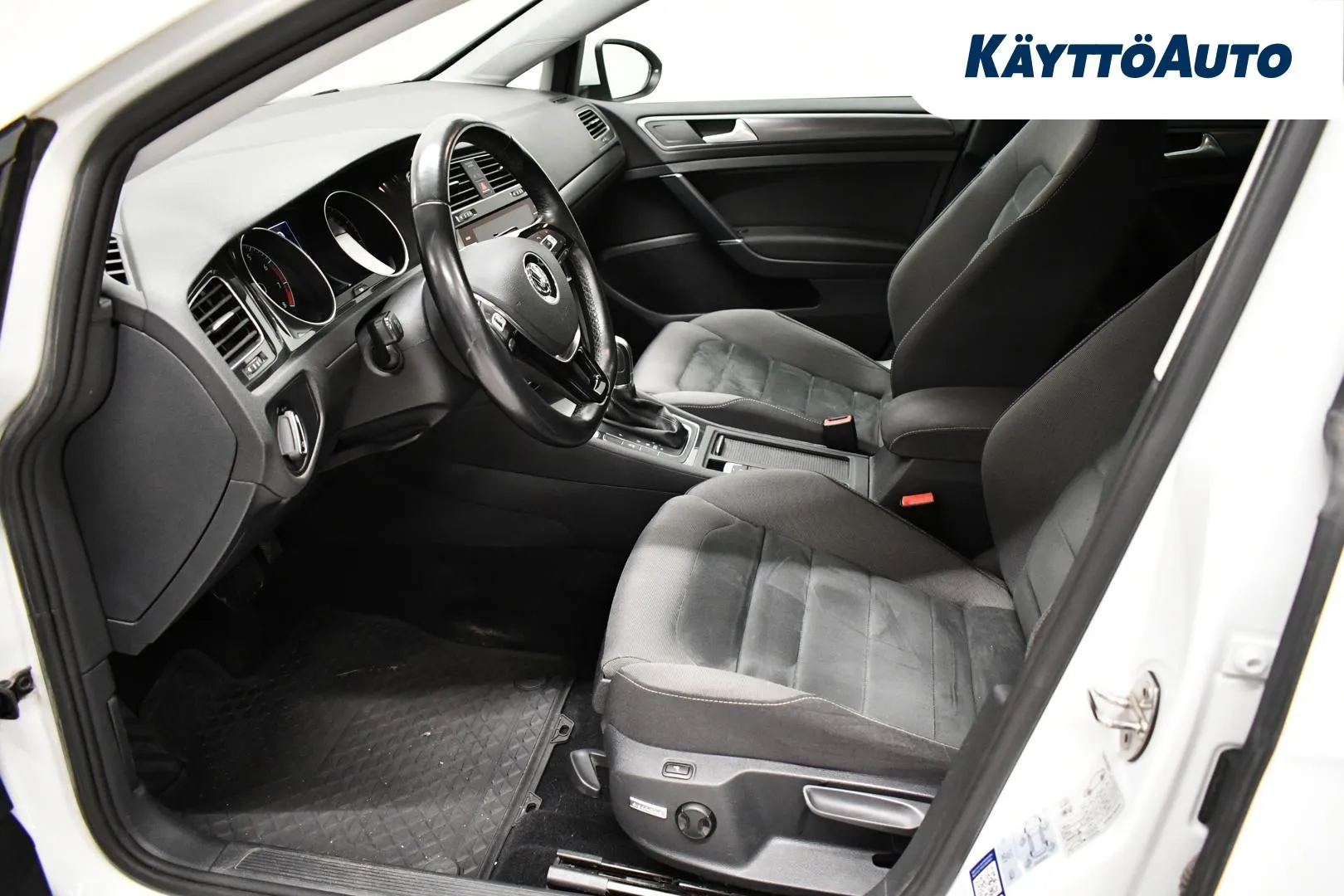 VOLKSWAGEN Golf MNK-232 carousel image