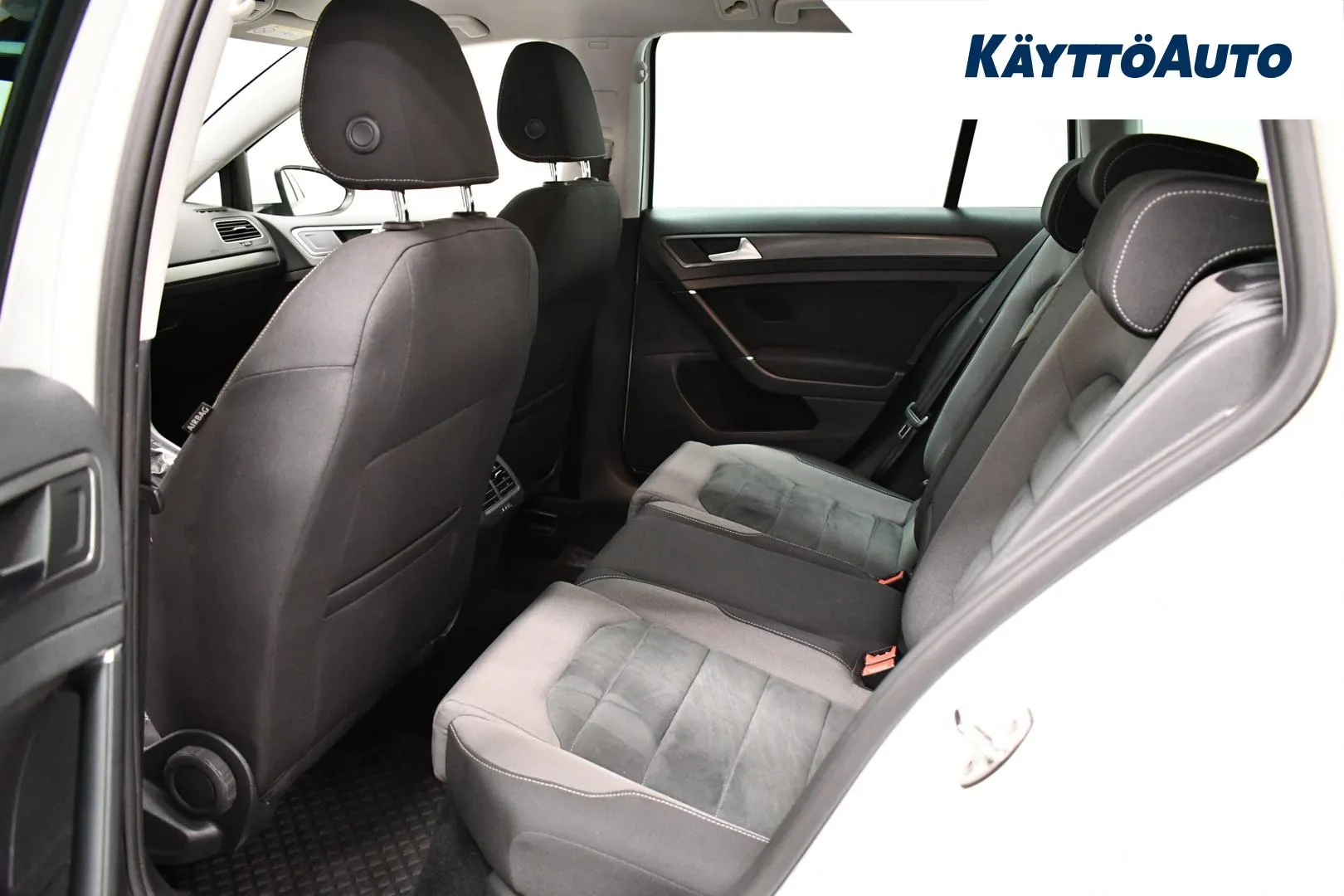 VOLKSWAGEN Golf MNK-232 carousel image