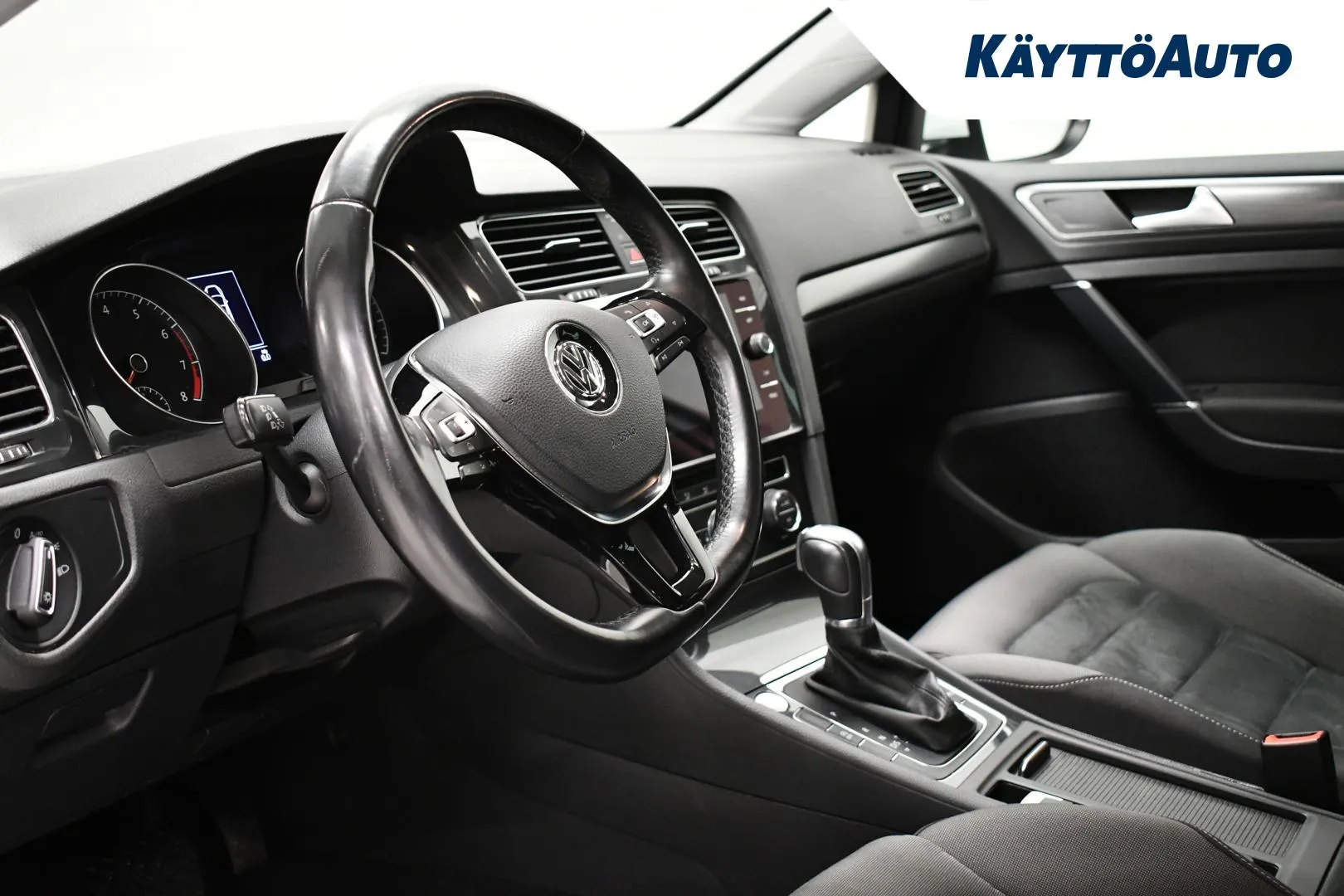 VOLKSWAGEN Golf MNK-232 carousel image