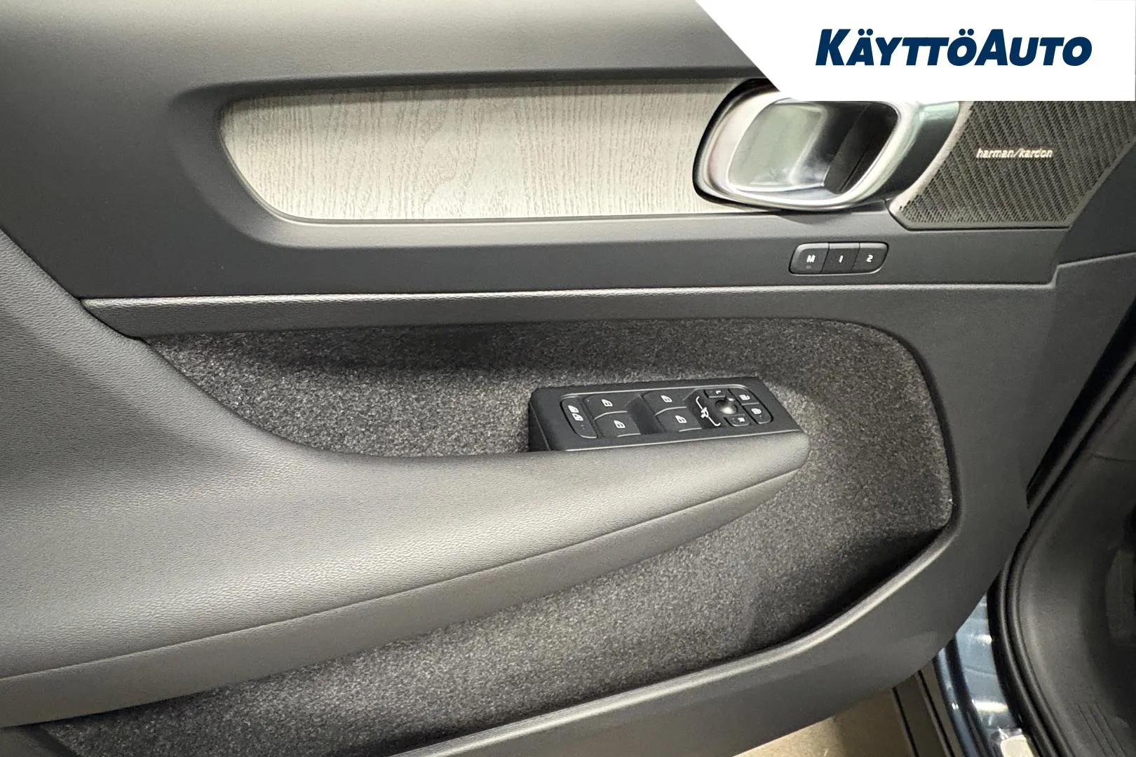 Volvo EX40 LTN-411 carousel image