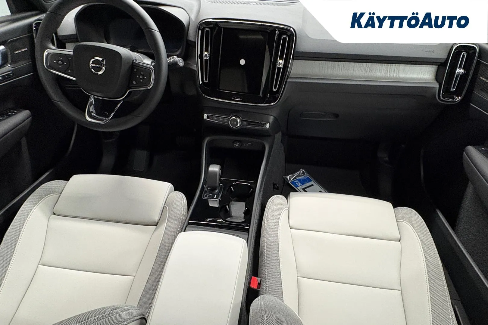 Volvo EX40 LTN-411 carousel image