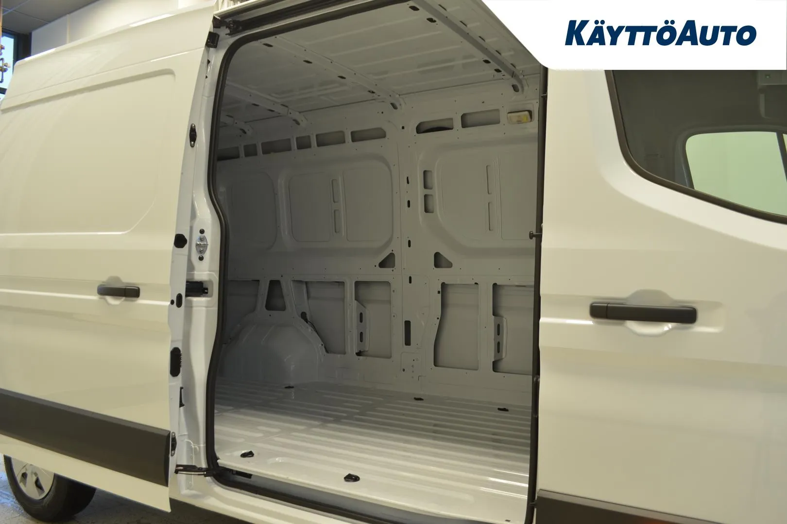 Nissan Interstar CSN-717 carousel image