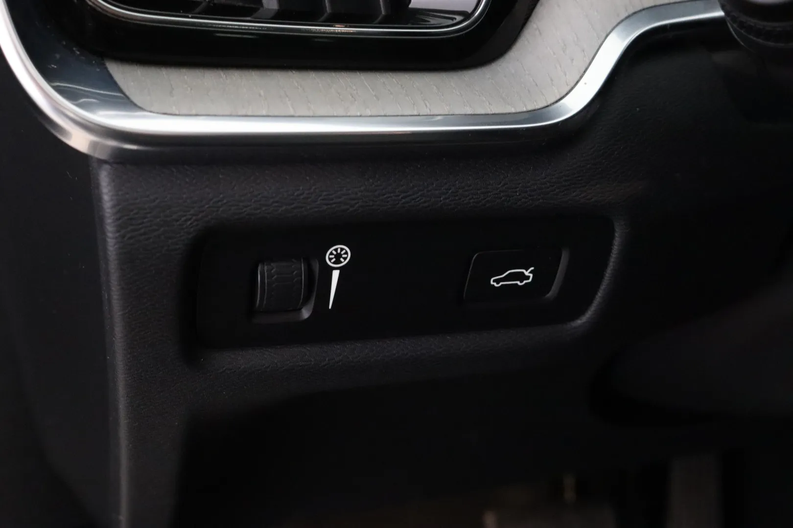 VOLVO V60 Cross Country JTS-145 carousel image