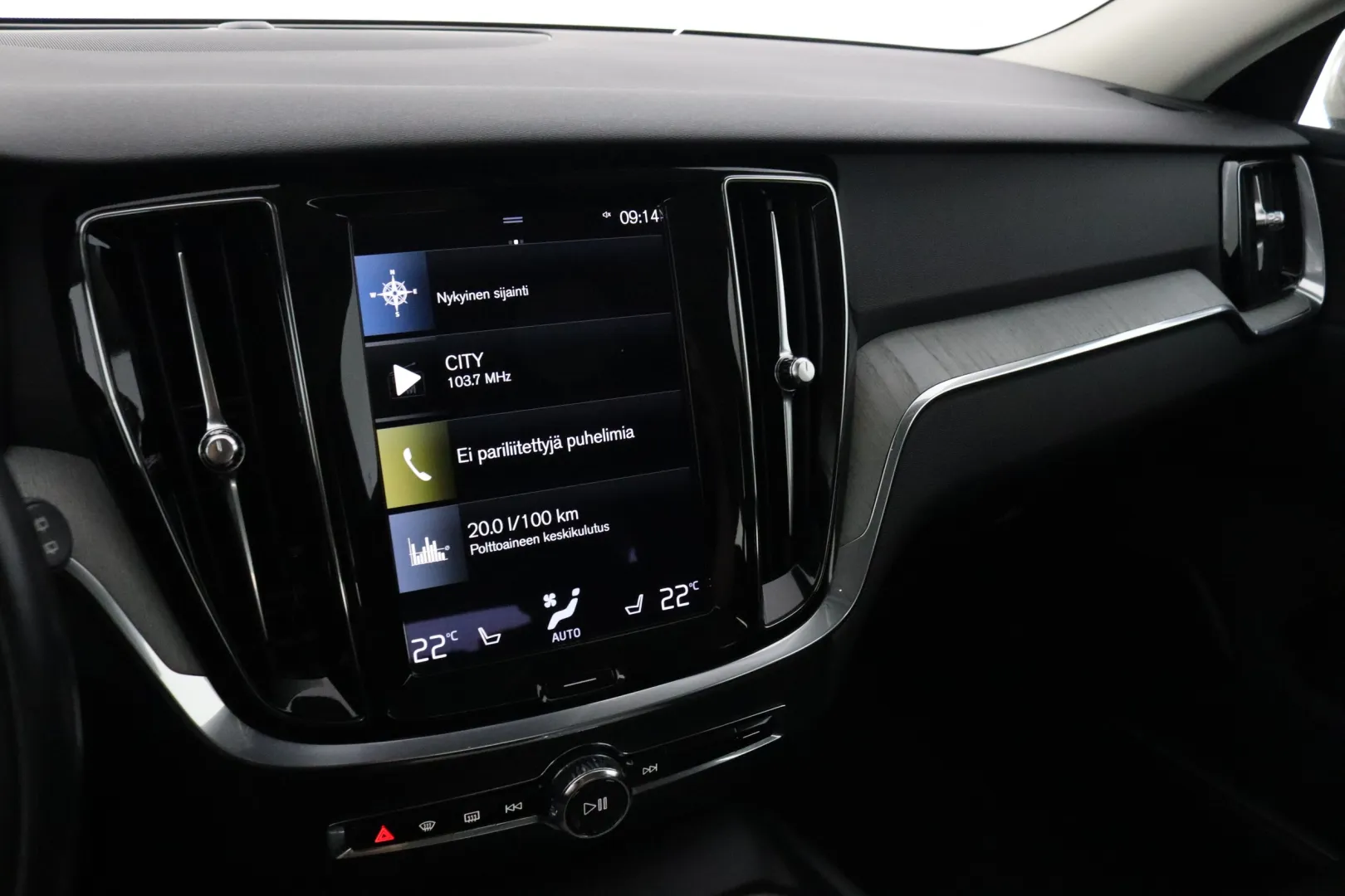 VOLVO V60 Cross Country JTS-145 carousel image