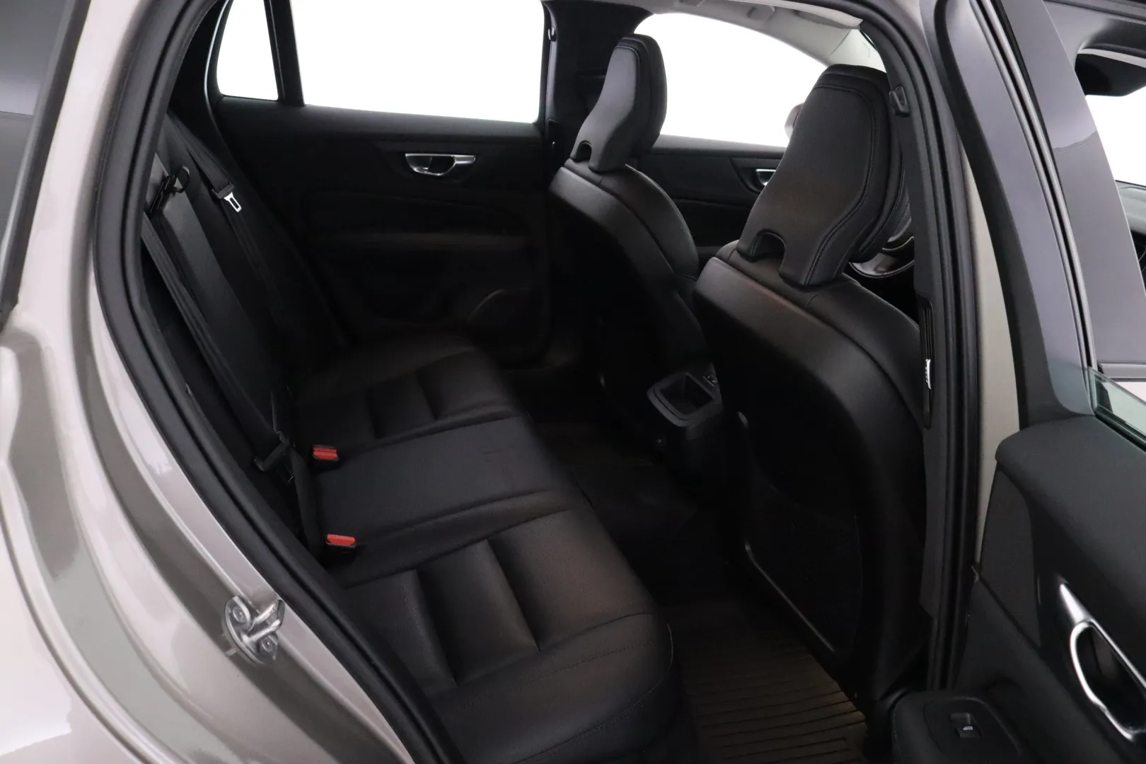 VOLVO V60 Cross Country JTS-145 carousel image