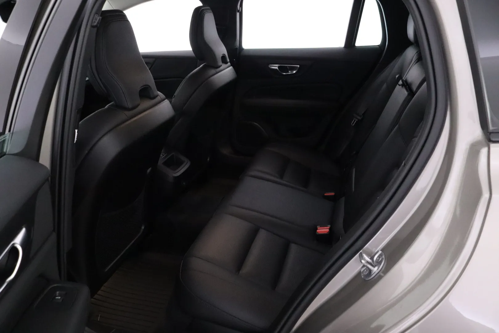 VOLVO V60 Cross Country JTS-145 carousel image