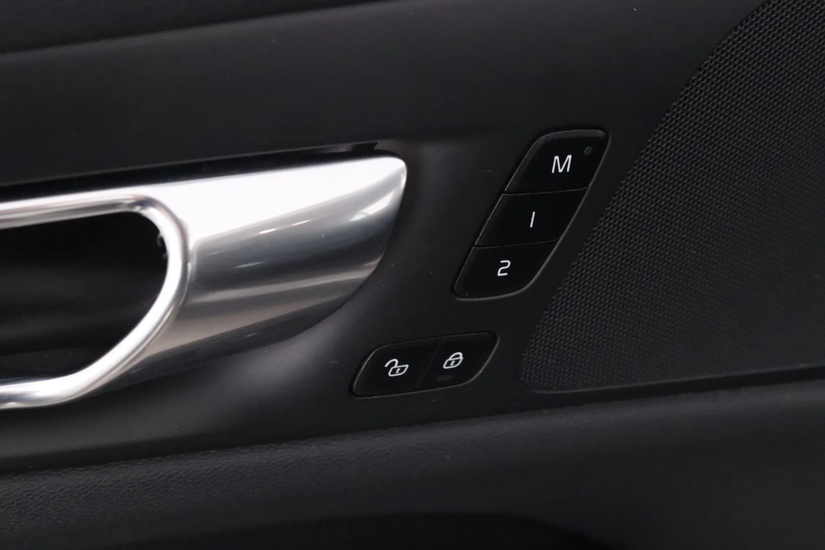 VOLVO V60 Cross Country JTS-145 carousel image