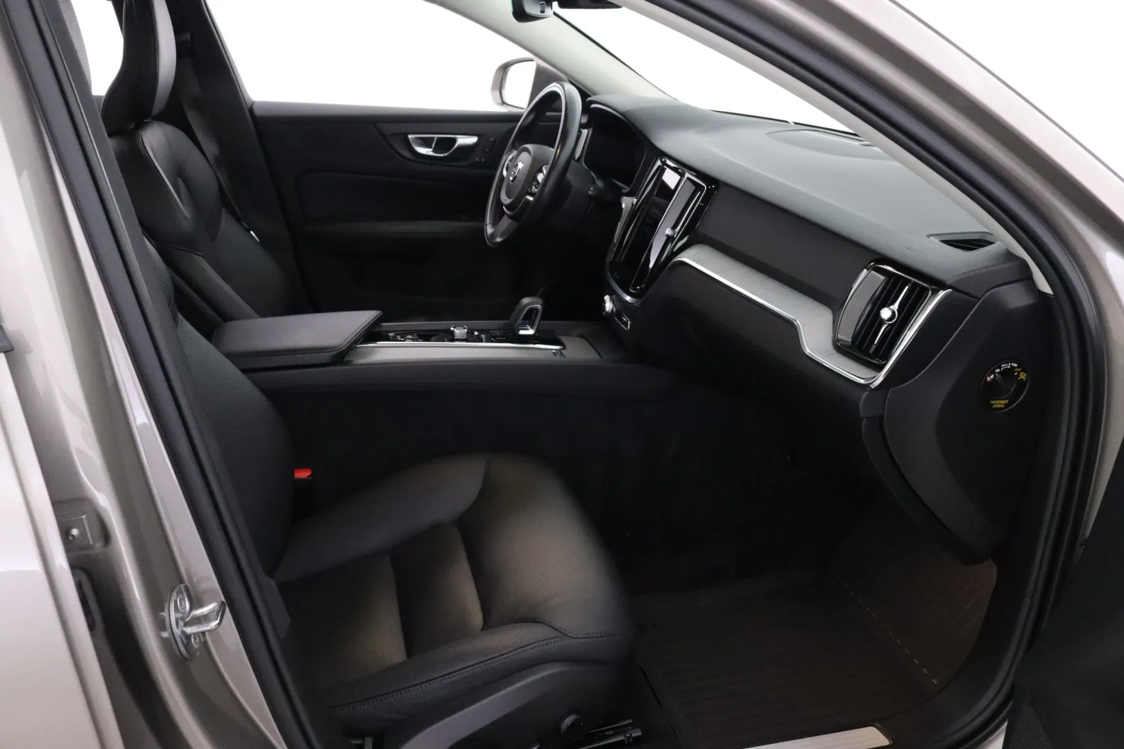 VOLVO V60 Cross Country JTS-145 carousel image