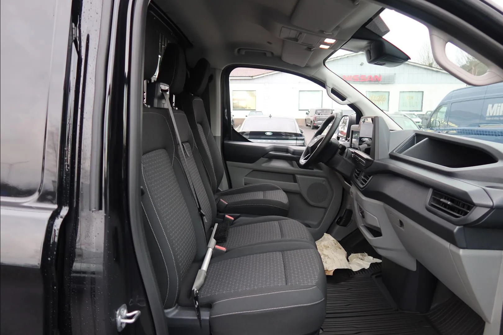 Ford Transit Custom JOI-169 carousel image