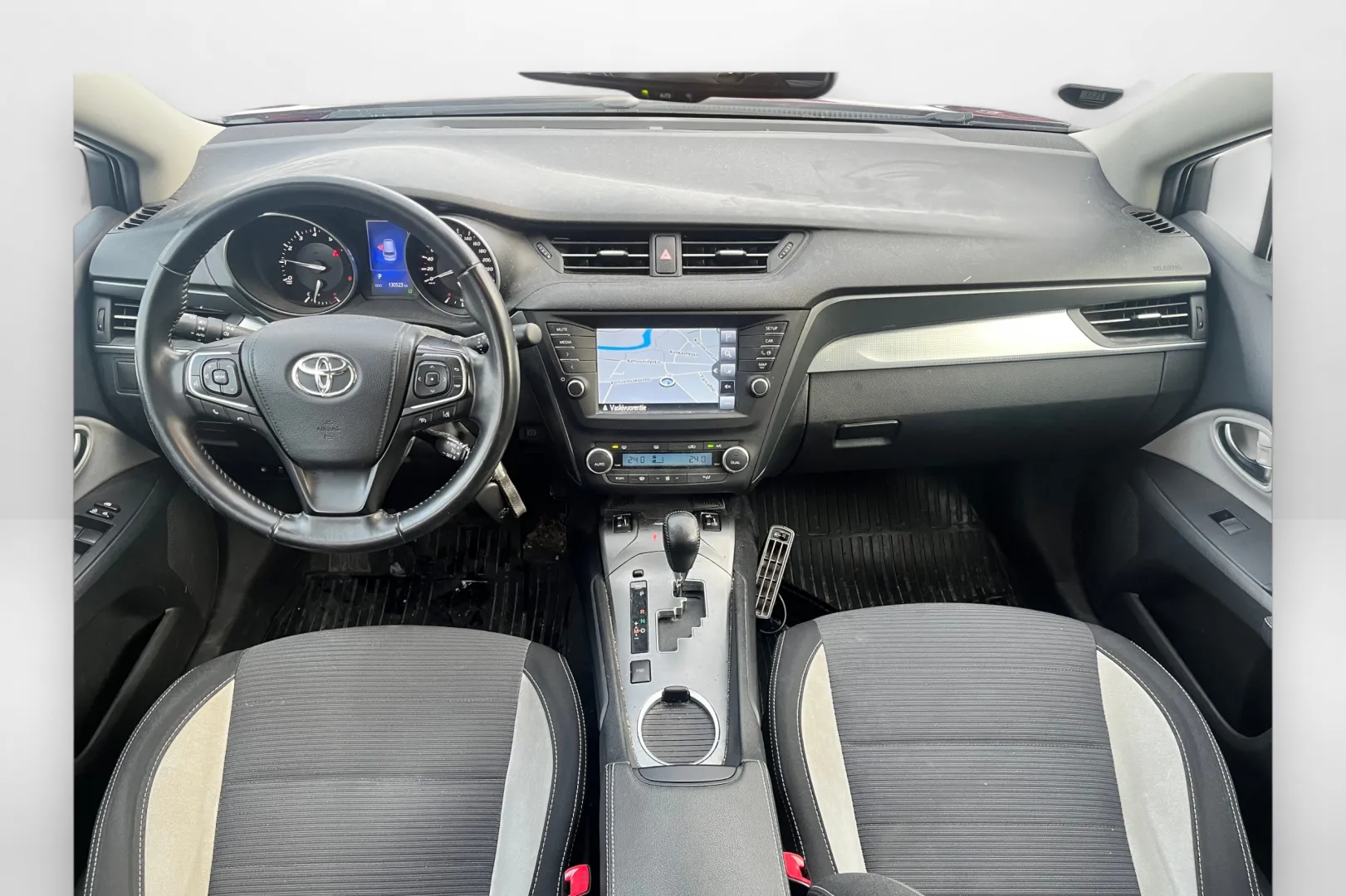 Toyota Avensis FMX-396 carousel image