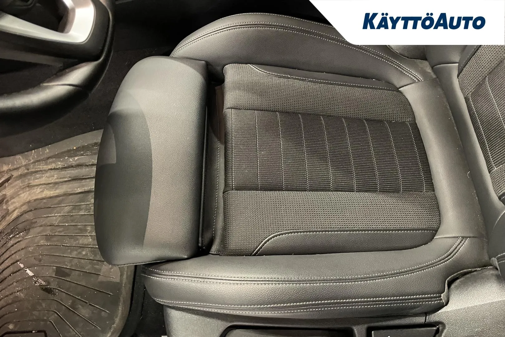 BMW i4 ZOO-182 carousel image