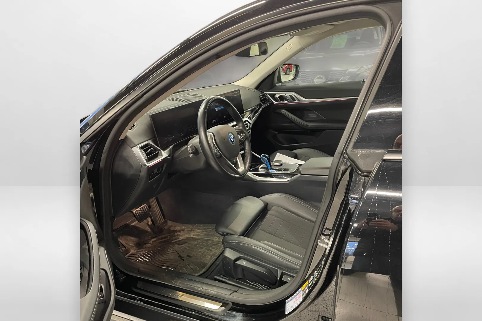 BMW i4 ZOO-182 carousel image