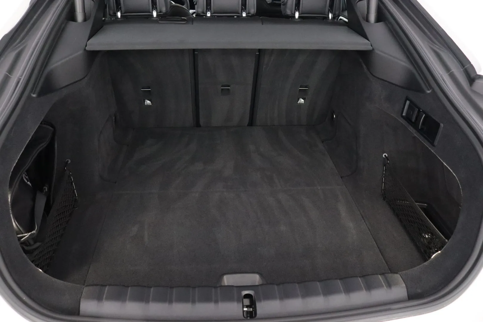 BMW i4 YMA-570 carousel image