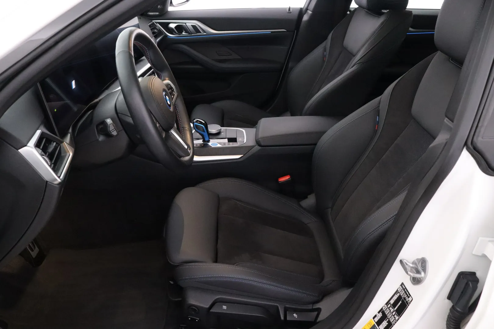 BMW i4 YMA-570 carousel image