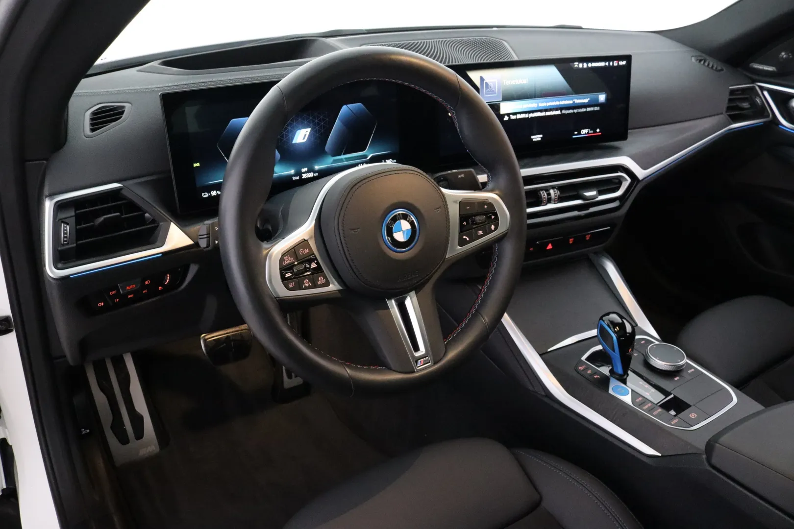 BMW i4 YMA-570 carousel image