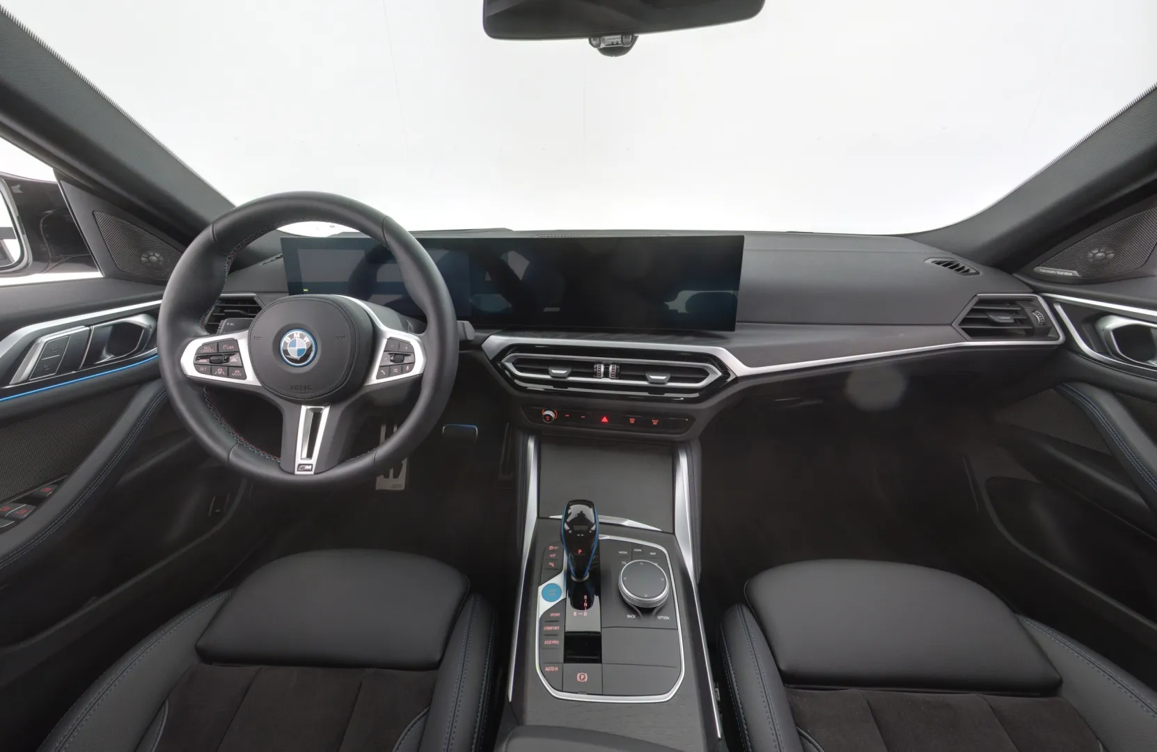 BMW i4 YMA-570 carousel image