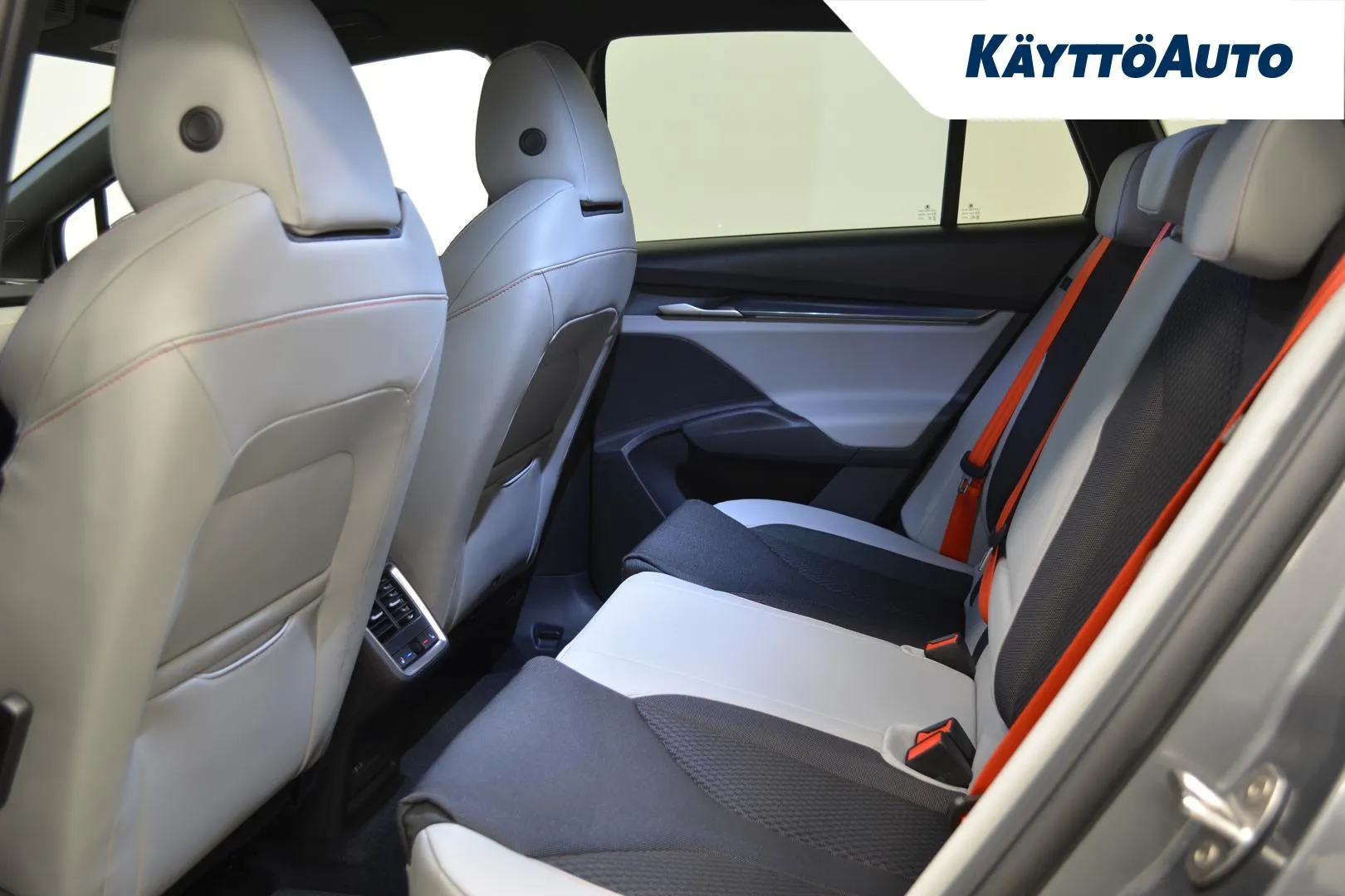 Skoda Elroq JOM-813 carousel image