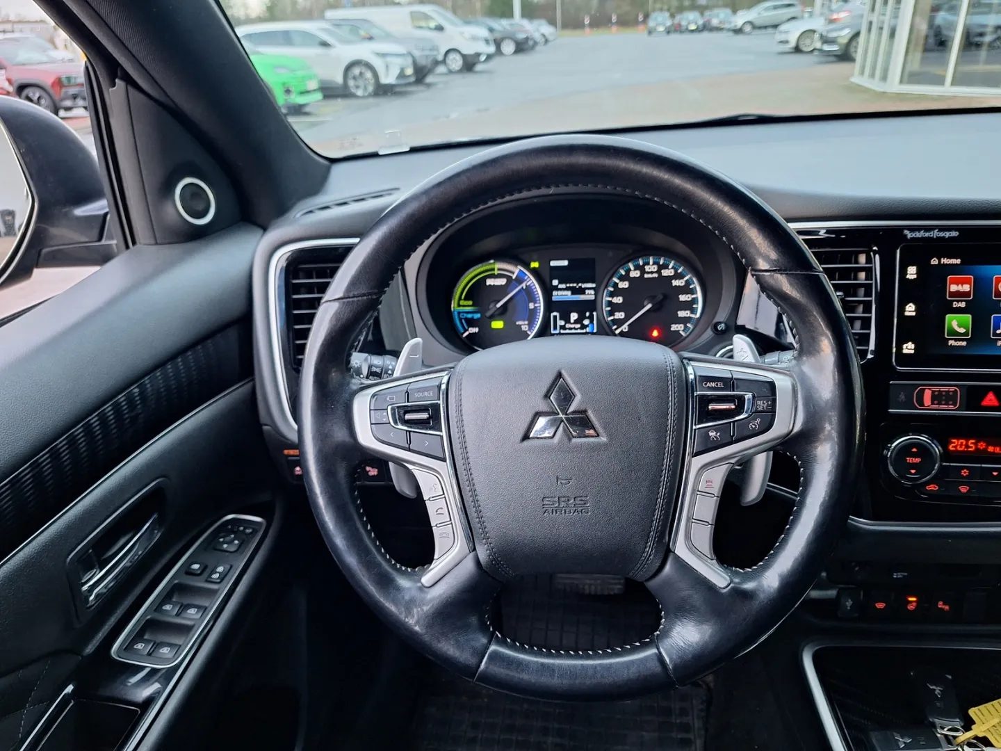 Mitsubishi Outlander PHEV SVZ-105 carousel image